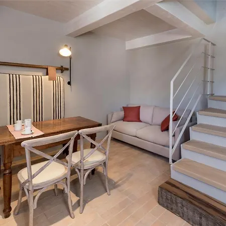 I Casali Di Benveduti Apartment