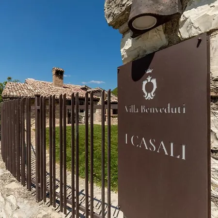 I Casali Di Benveduti 아파트 구비오